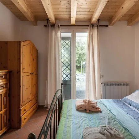 Alcunche By Interhome * ザッフェラーナ・エトネーア